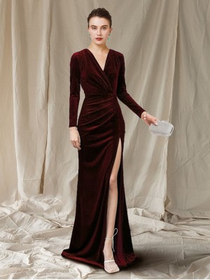 A-Line Mother of the Bride Dress Elegant V Neck Sweep / Brush Train Velvet Long Sleeve with Split Front 2022 #8938648